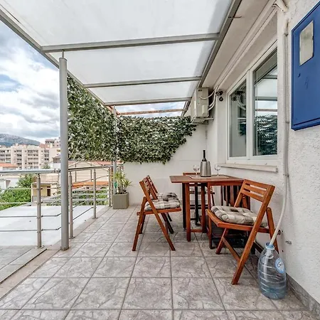 With Terrace * Split