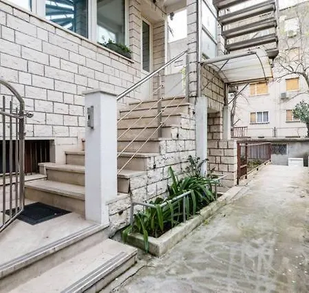 With Terrace Split